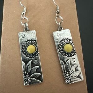 NEW Sunflower Earrings 🌻